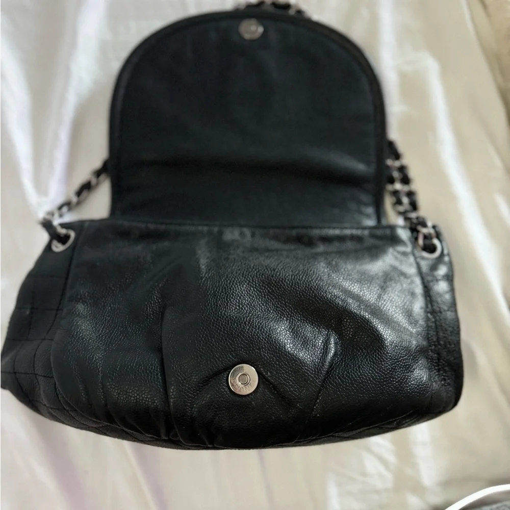 Chanel Classic Black Leather Shoulder Bag - Picture 2 of 10